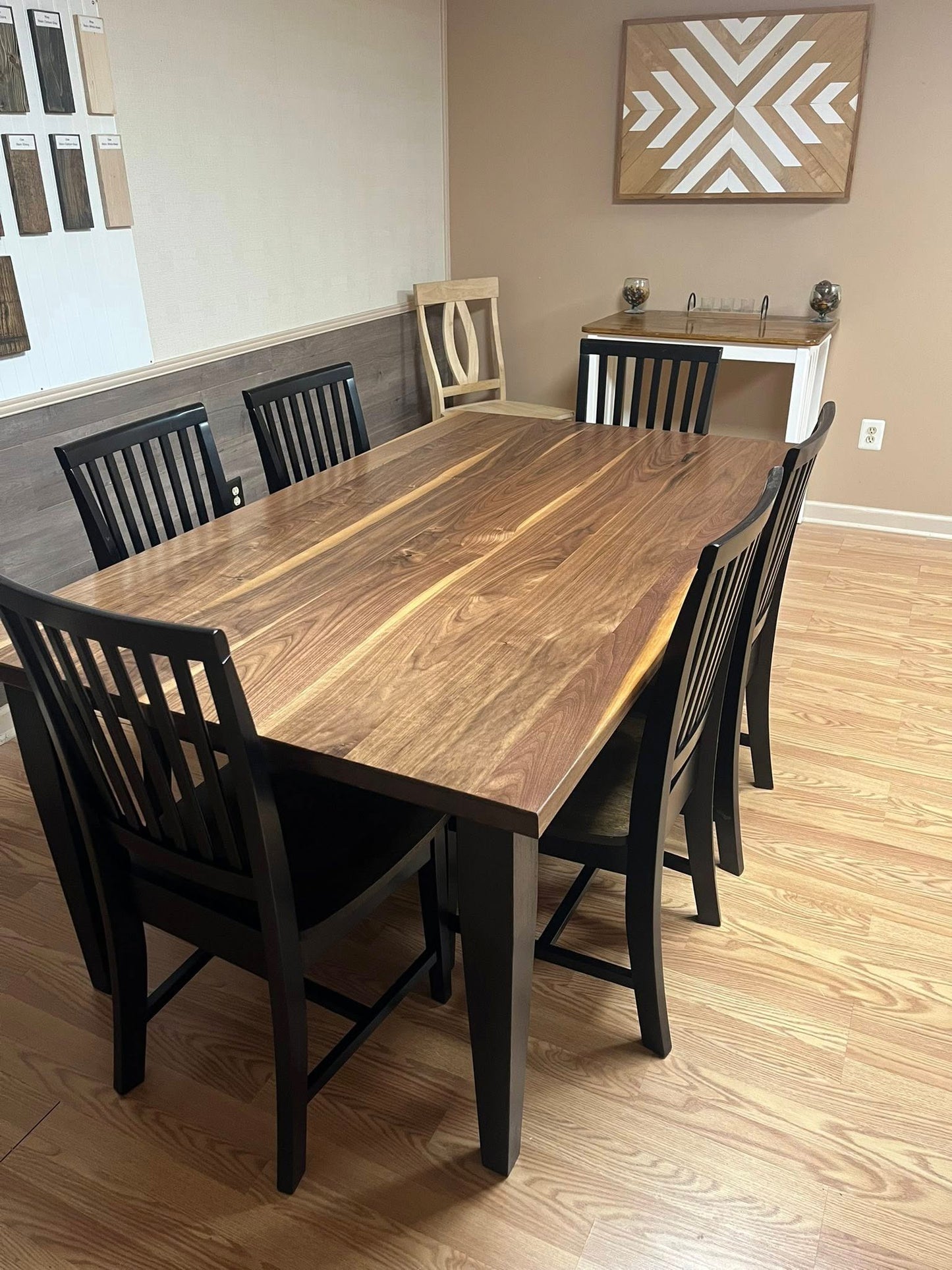 The Dining Delight Table