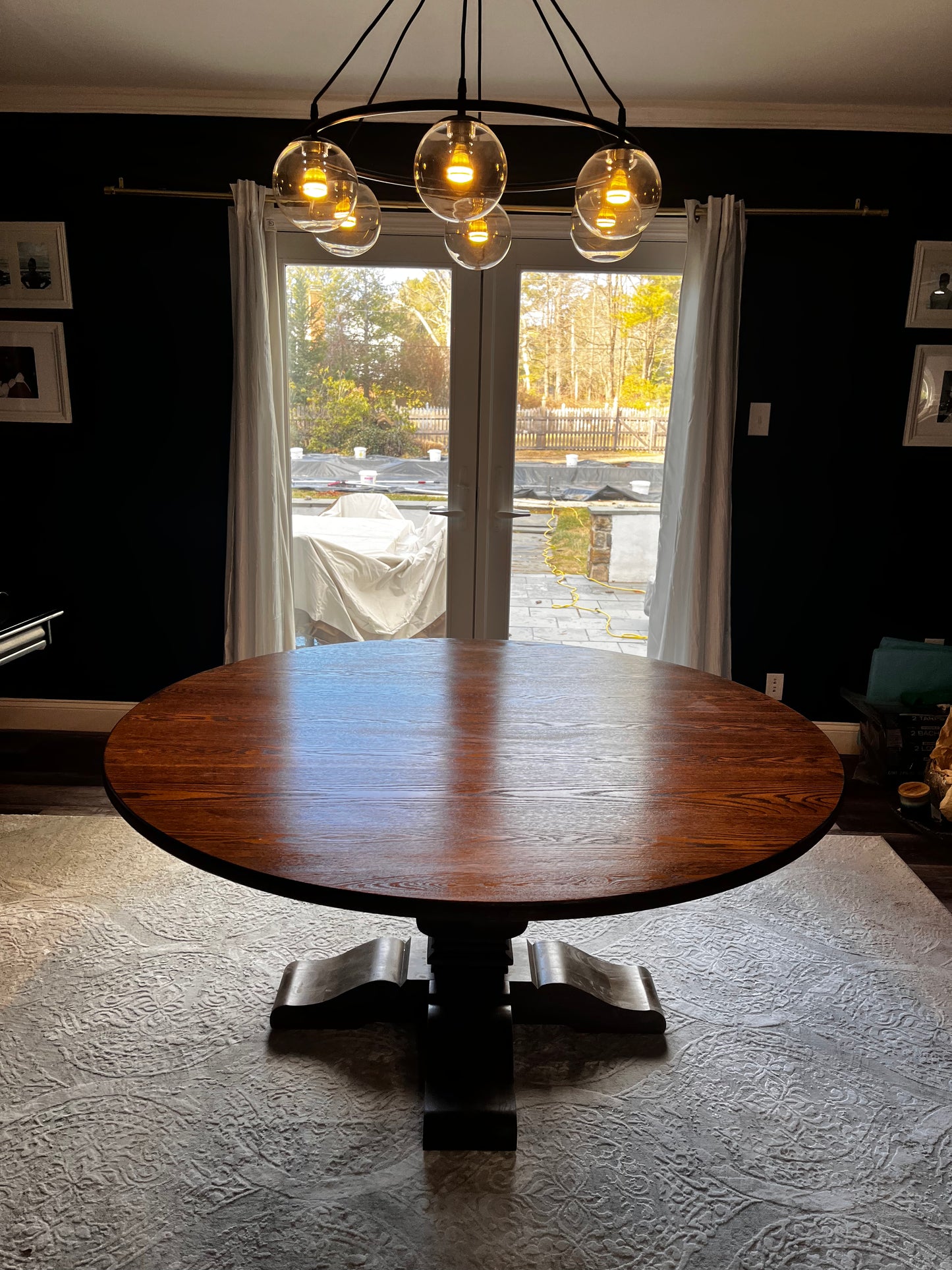 The Round Amanda Table